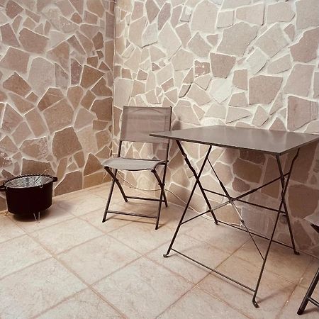 Lovely 2 Bedroom Rental Unit,Patio And Close Beach San Pietro in Bevagna Ngoại thất bức ảnh
